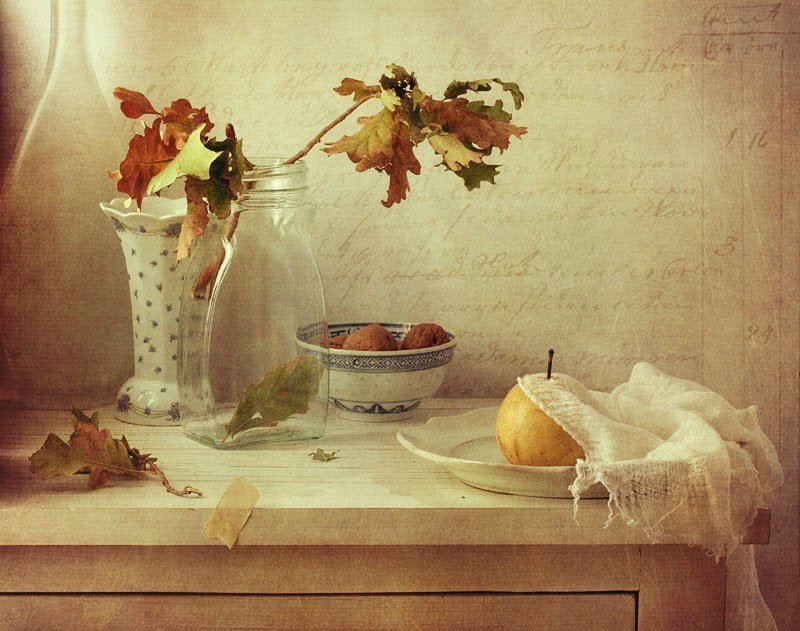 Уже осень - натюрморт, листья, груша - оригинал