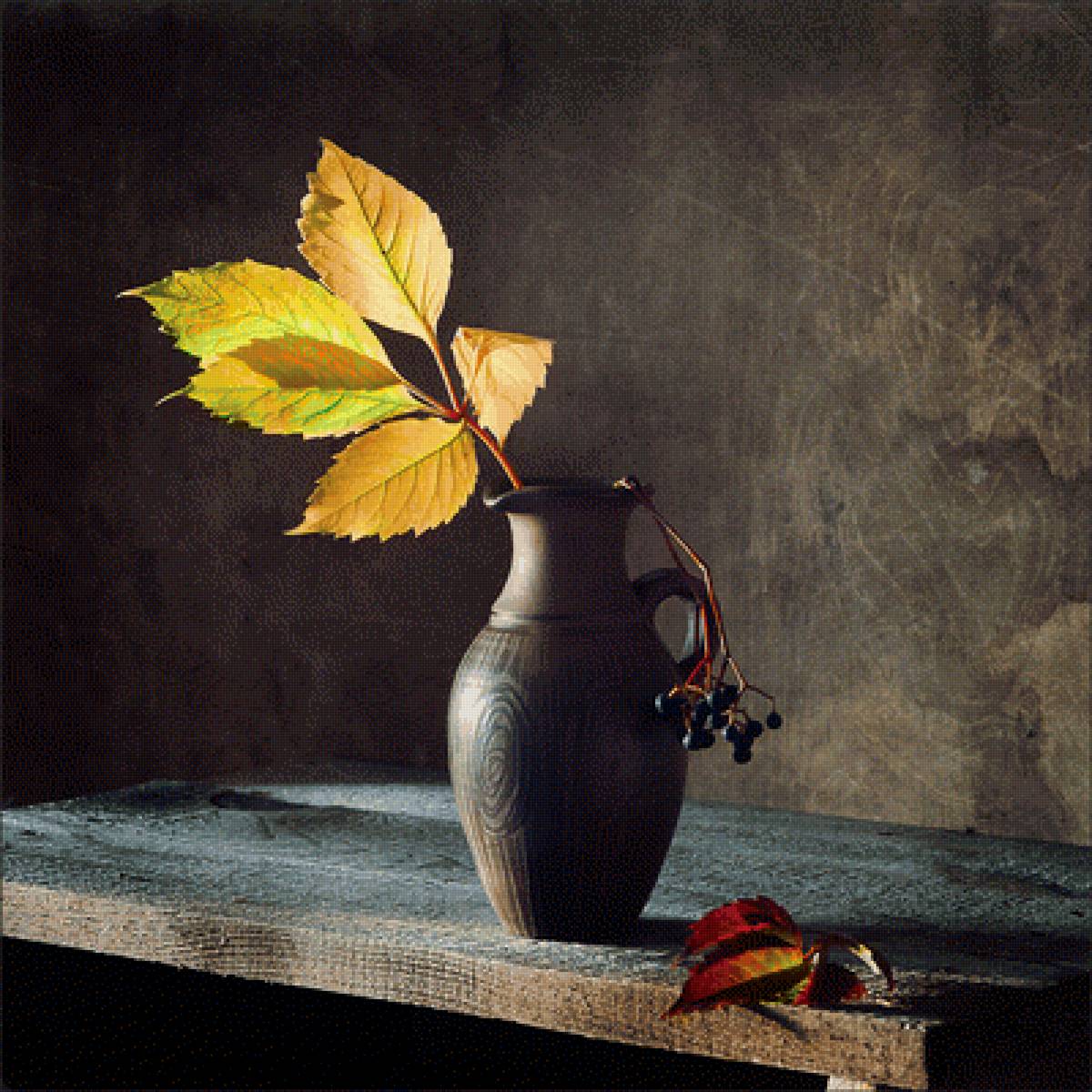 Луч осеннего солнца - листья. ветка, натюрморт - предпросмотр