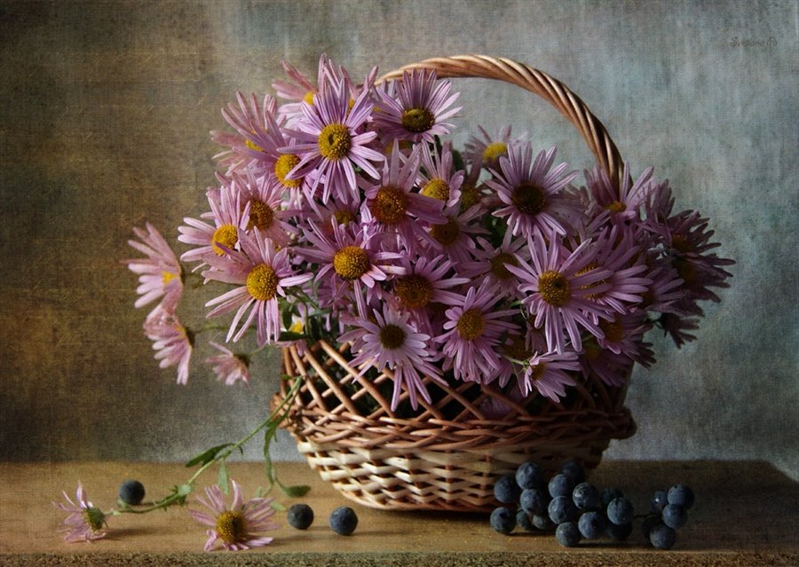 №2523377 - натюрморт, букет, цветы, виноград, корзина - оригинал