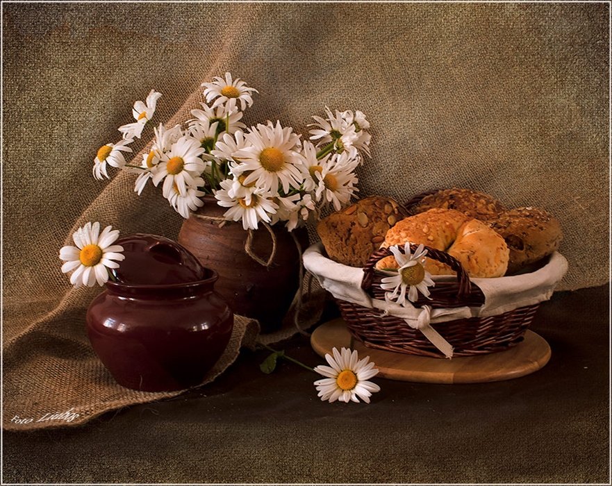 №2523959 - натюрморт, букет, цветы, ромашки, выпечка - оригинал