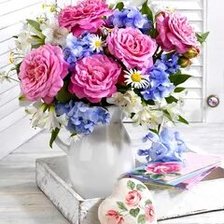 Схема вышивки «Ваза с цветами»