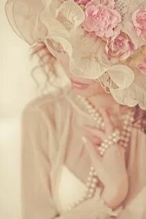 Дама в шляпе - шляпа, дама - оригинал