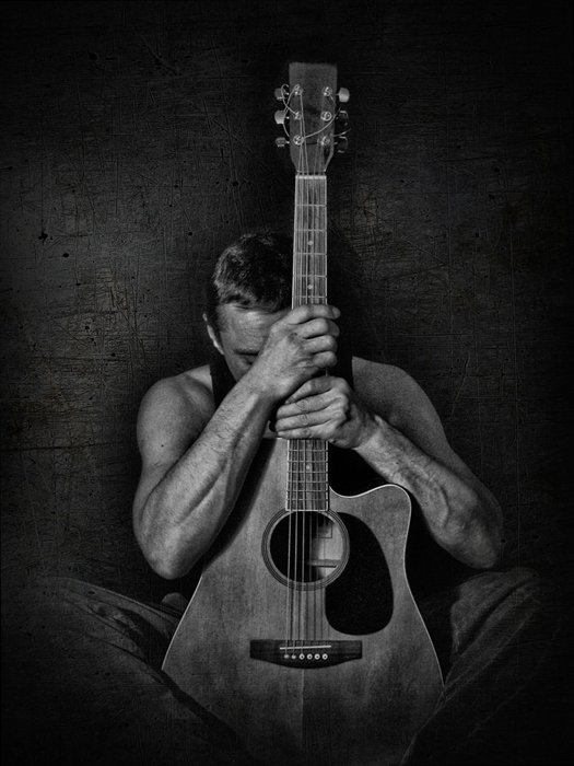 Играю струнами своей души - гитара, монохром, мужчина, гитарист - оригинал