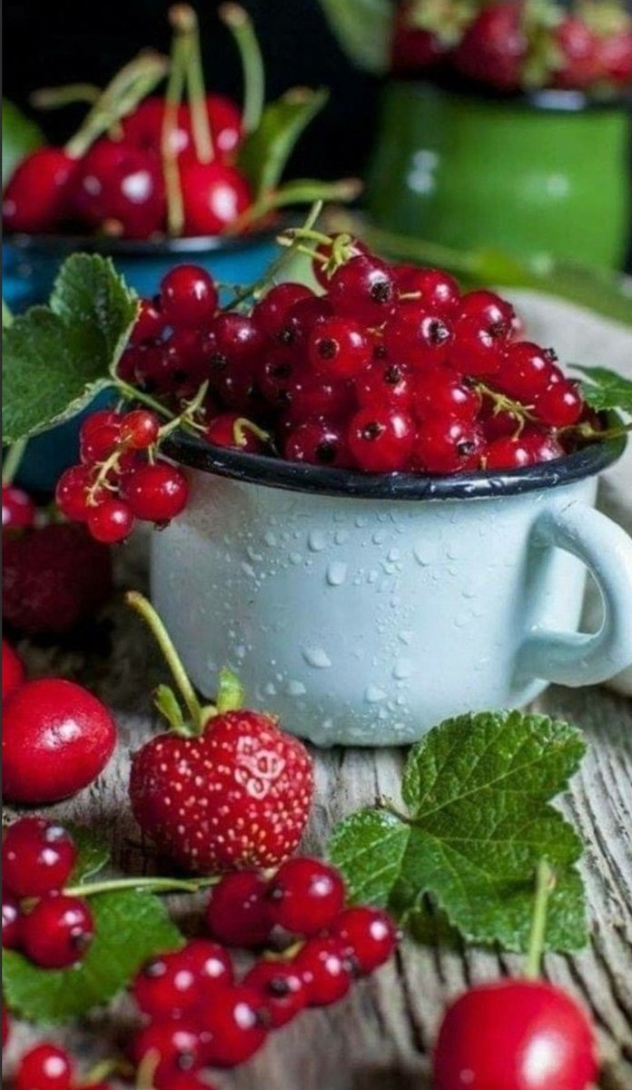 Летние ягоды - смородина, ягоды, клубника - оригинал