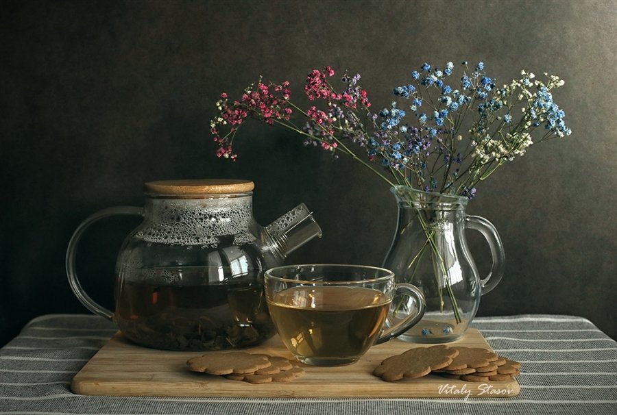 Чай с печеньем - цветы, натюрморт, печенье, чай, кувшин, букет - оригинал