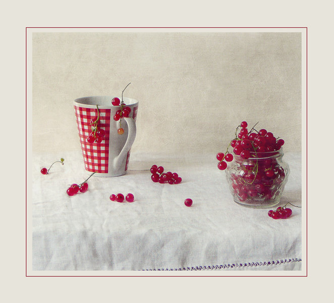 Красная смородина - натюрморт, кружка, смородина - оригинал