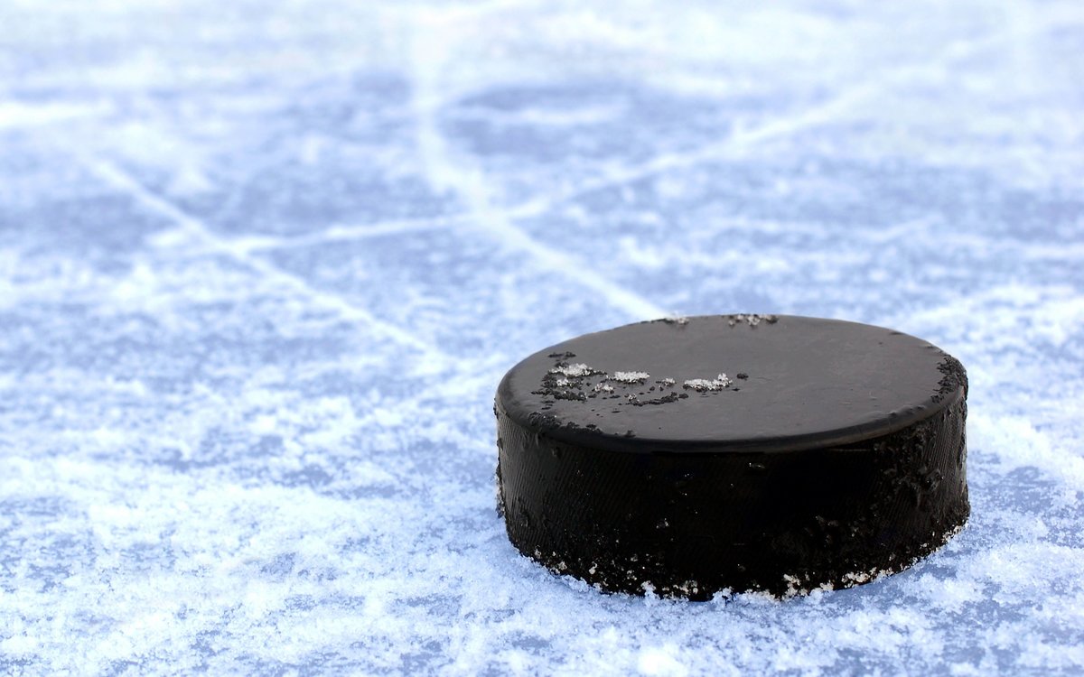Puck de hockey - glace, sport - оригинал