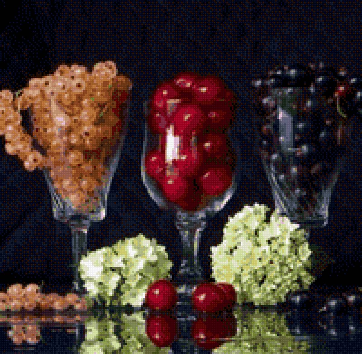 Ягоды в бокале - предпросмотр