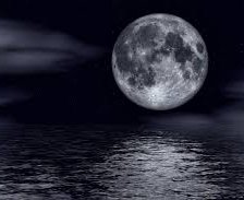 луна и море