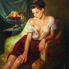 Mujer pensativa en su sillón