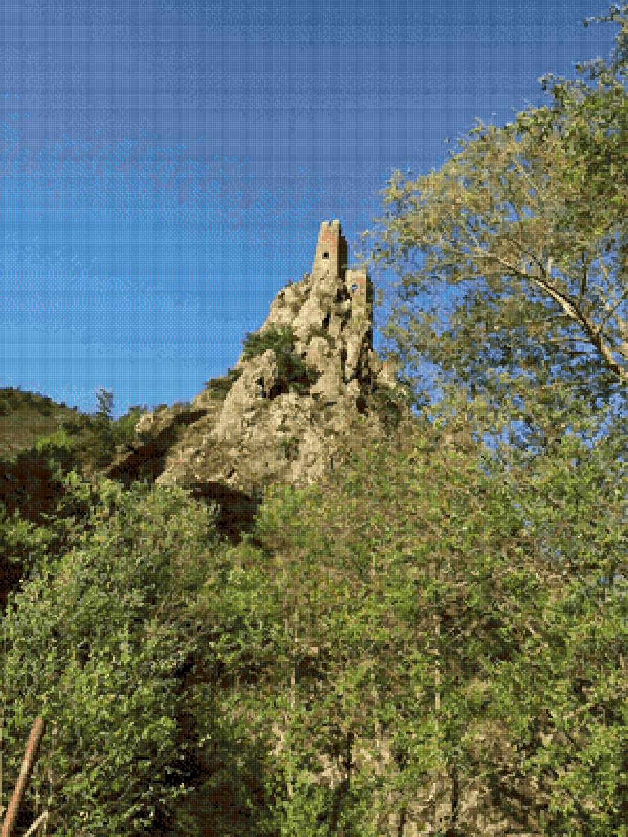 Вовнушки - горы, башня, деревья - предпросмотр