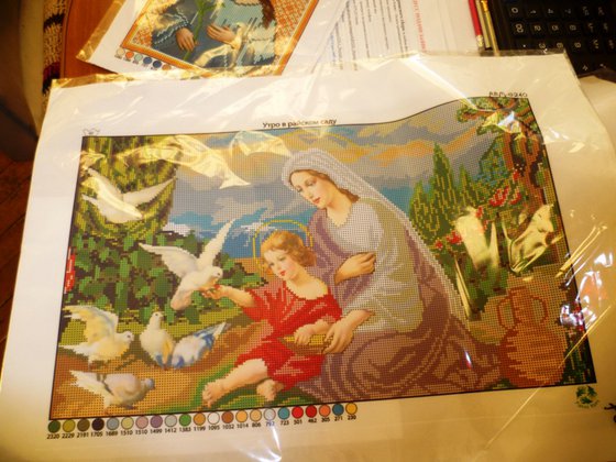 Этап процесса «Богородица и голуби (Утро в райском саду), бисер»