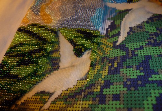 Этап процесса «Богородица и голуби (Утро в райском саду), бисер»