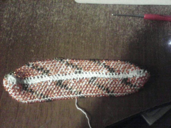 Этап процесса «вязание бисером чехол на телефон»