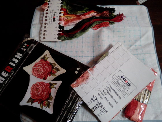 Этап процесса «Подушка с большим цветком.»