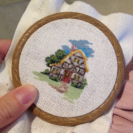 Этап процесса «Домик с балками (4 из 5)»