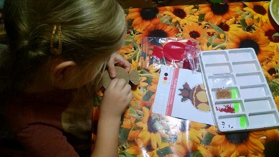 Этап процесса «Бісером по дереву - іграшка на ялинку )))»