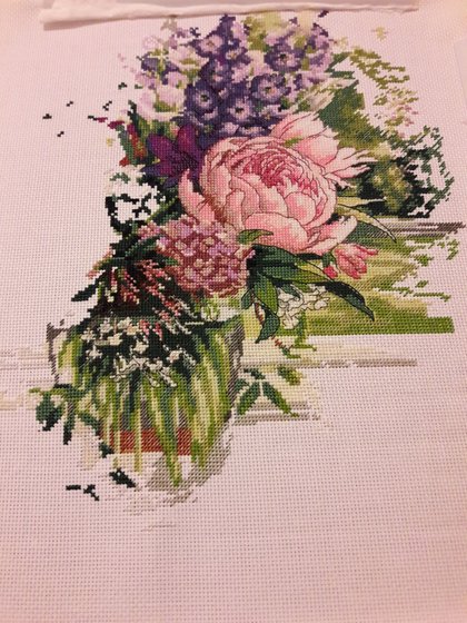 Этап процесса «Пионы и дельфиниумы.»