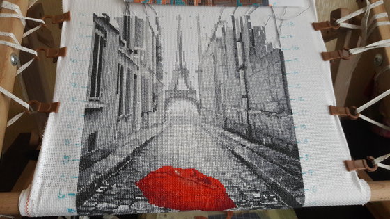 Этап процесса «Париж и красный зонт»