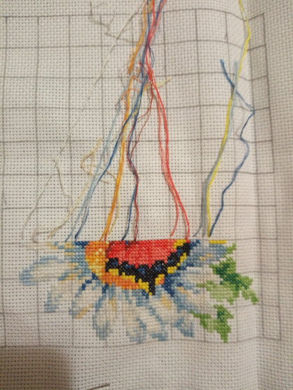 Этап процесса «Бабочка и ромашки»