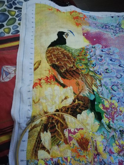 Этап процесса «Павлин с магнолиями»