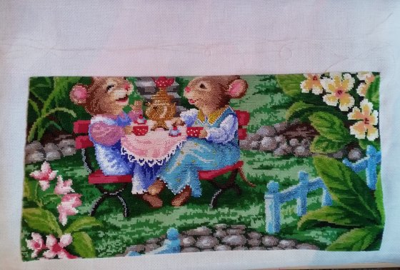 Этап процесса «Мышки в саду расслабляется бисер.»