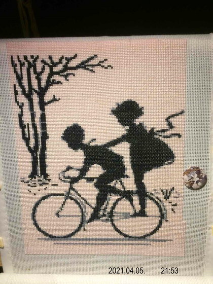 Этап процесса «Дети на велосипеде. Монохром»