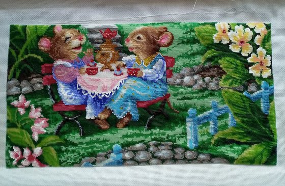 Этап процесса «Мышки в саду расслабляется бисер.»