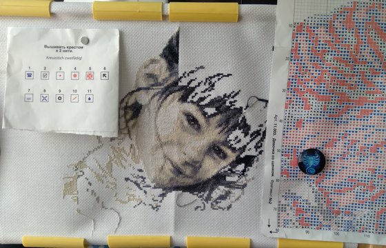 Этап процесса «Девочка со щенком. Фирма Палитра.»