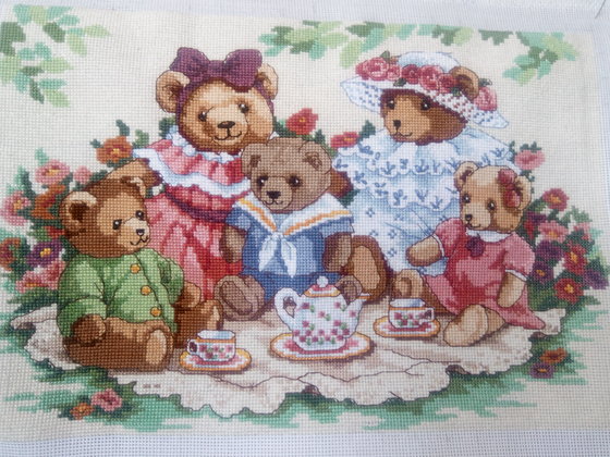 Этап процесса «Подушка "Мишки на пикнике"»