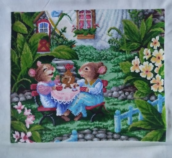 Этап процесса «Мышки в саду расслабляется бисер.»