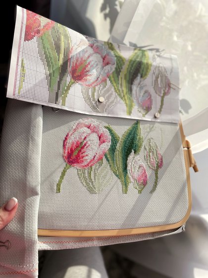 Этап процесса ««Весенние тюльпаны» Риолис 100/052»