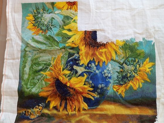 Этап процесса «Подсолнухи в голубой вазе»