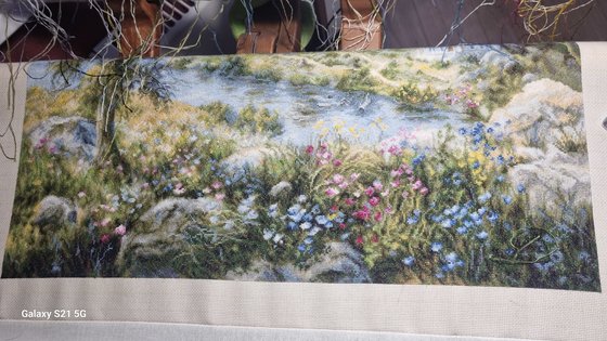 Этап процесса «Набор для вышивания «Luca-S» B615 Зачарованный коттедж (Luca-S)»