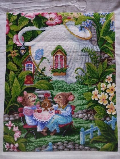 Этап процесса «Мышки в саду расслабляется бисер.»